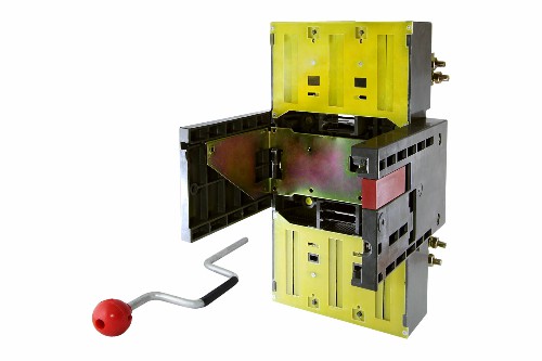 ПМ2/В-43 выдвижная с присоединением к вертикальным шинам TDM (SQ0707-0095) ПМ2/В-43 выдвижная с присоединением к вертикальным шинам TDM (SQ0707-0095)