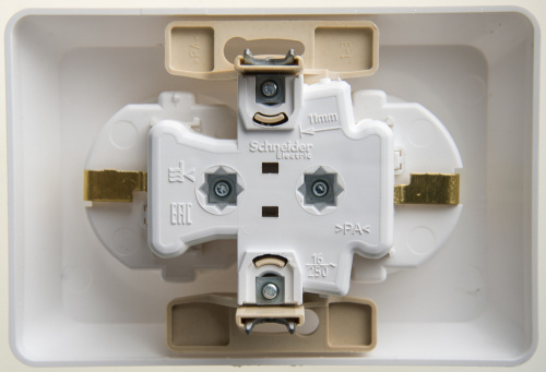 Розетка 2-м С/У ЭТЮД 16А IP20 250В с заземл. защ. шторки бел. Systeme Electric PC16-108B (1/10/60)