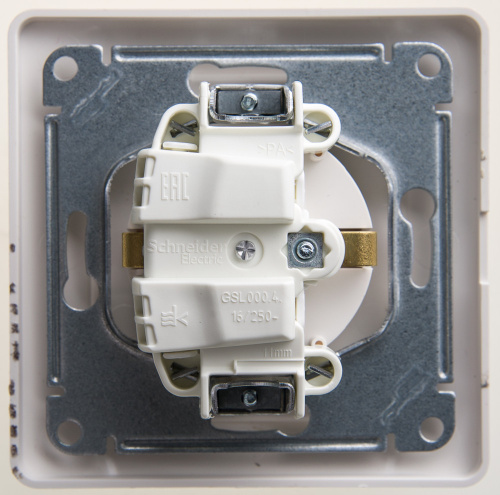 Розетка 1-м С/У GLOSSA 16А IP20 с заземл. защ. шторки с крышкой в сборе перламутр. Systeme Electric GSL000646 (1/15/90) Розетка 1-м С/У GLOSSA 16А IP20 с заземл. защ. шторки с крышкой в сборе перламутр. Systeme Electric GSL000646 (1/15/90)