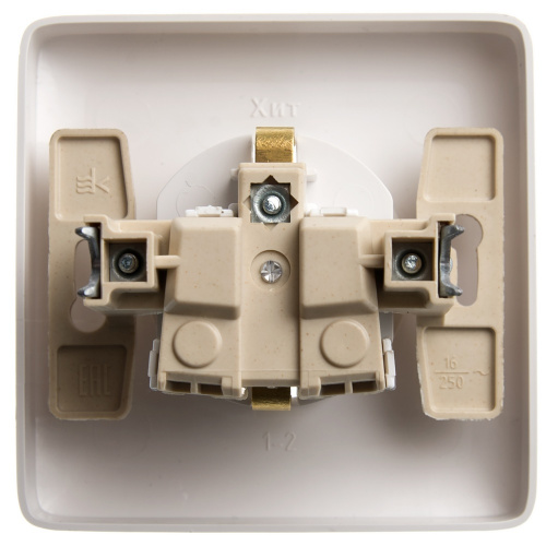 Розетка 1-м С/У ХИТ 16А IP20 250В с заземл. защ. шторки бел. Systeme Electric RS16-136-B (1/81) Розетка 1-м С/У ХИТ 16А IP20 250В с заземл. защ. шторки бел. Systeme Electric RS16-136-B (1/81)