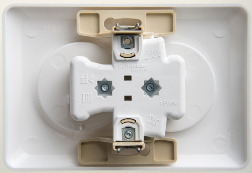 Розетка 2-м С/У ЭТЮД 16А IP20 250В без заземл. без защ. шторок бел. Systeme Electric PC16-105B (1/12/72) Розетка 2-м С/У ЭТЮД 16А IP20 250В без заземл. без защ. шторок бел. Systeme Electric PC16-105B (1/12/72)